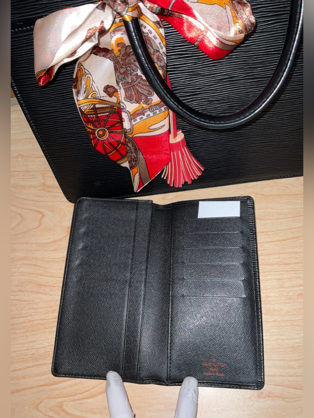 ✅LOUIS VUITTON Black Epi Leather Bag
AUTHENTIC SET - Picture 14 of 16